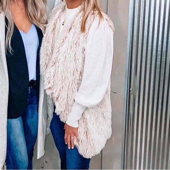 Faux fur vest - Picture 5 of 5